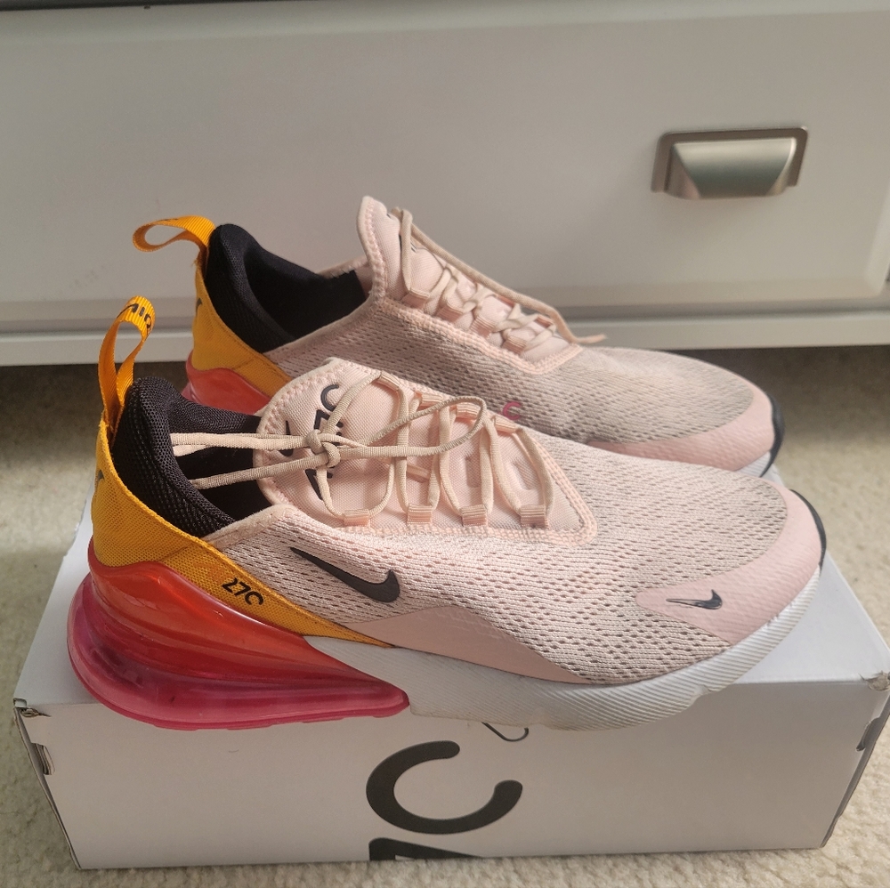 Womens Nike Air Max 270 size 9
